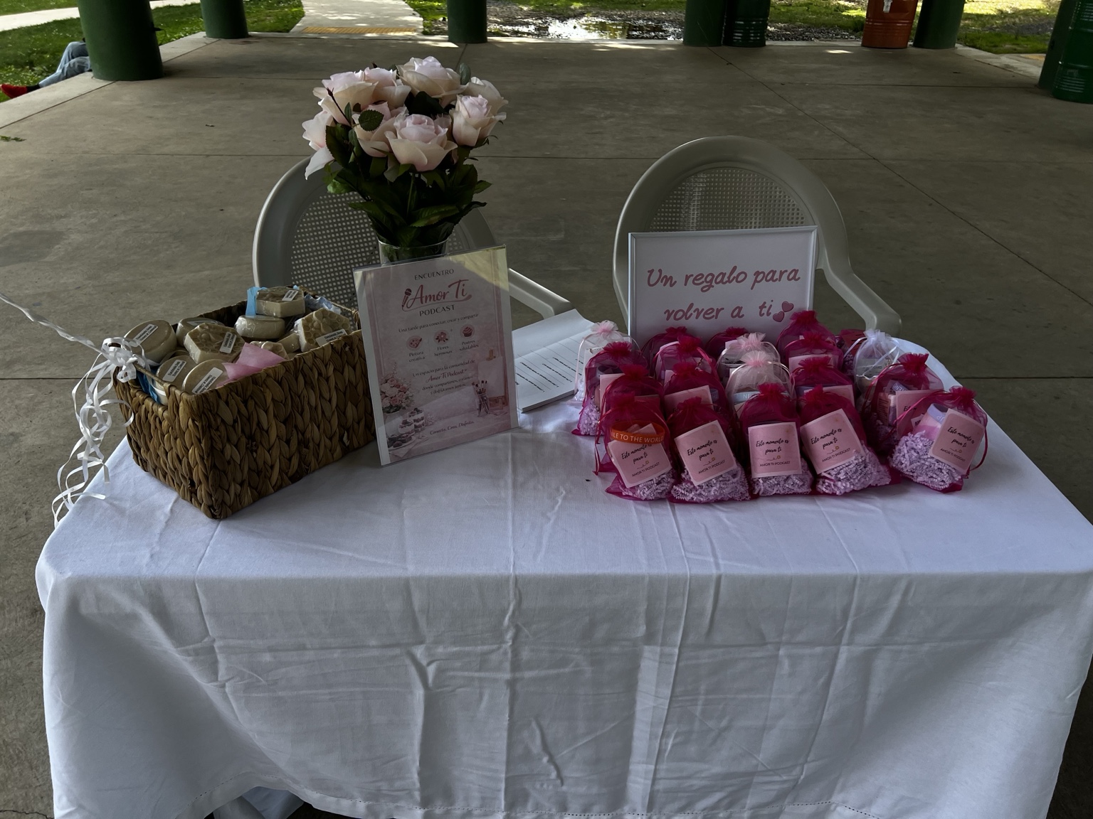 Mesa de bienvenida y regalos del encuentro