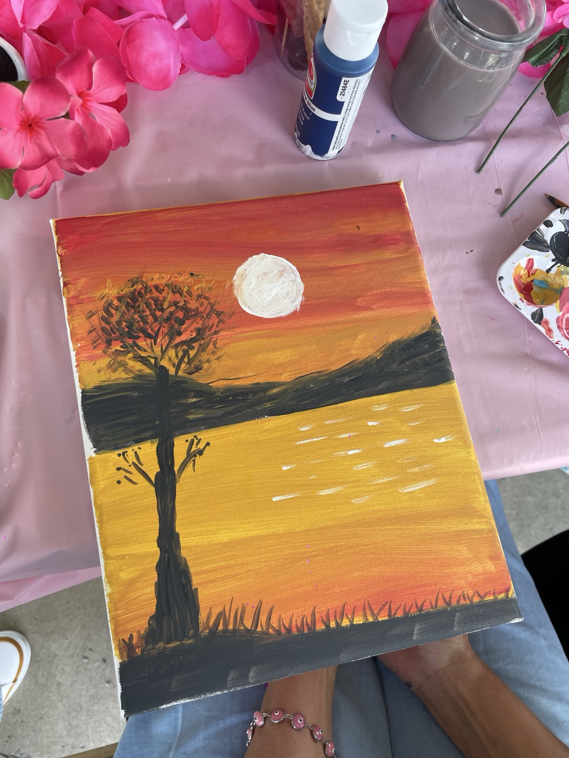 Una pintura de paisaje creada durante Pinta y Conecta